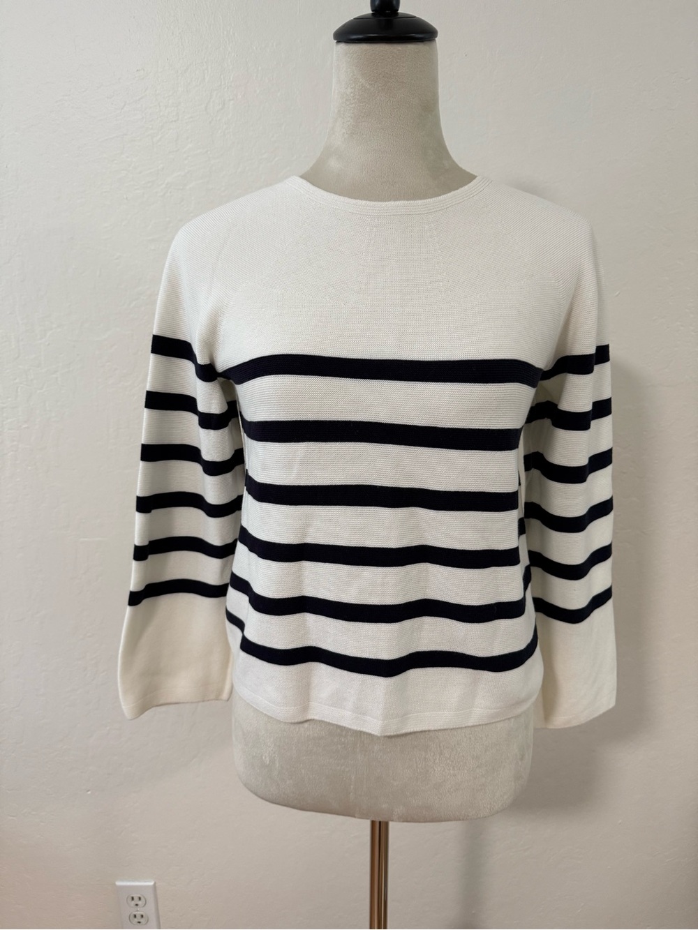 Uniqlo Striped Knit Crewneck Sweater - White & Navy